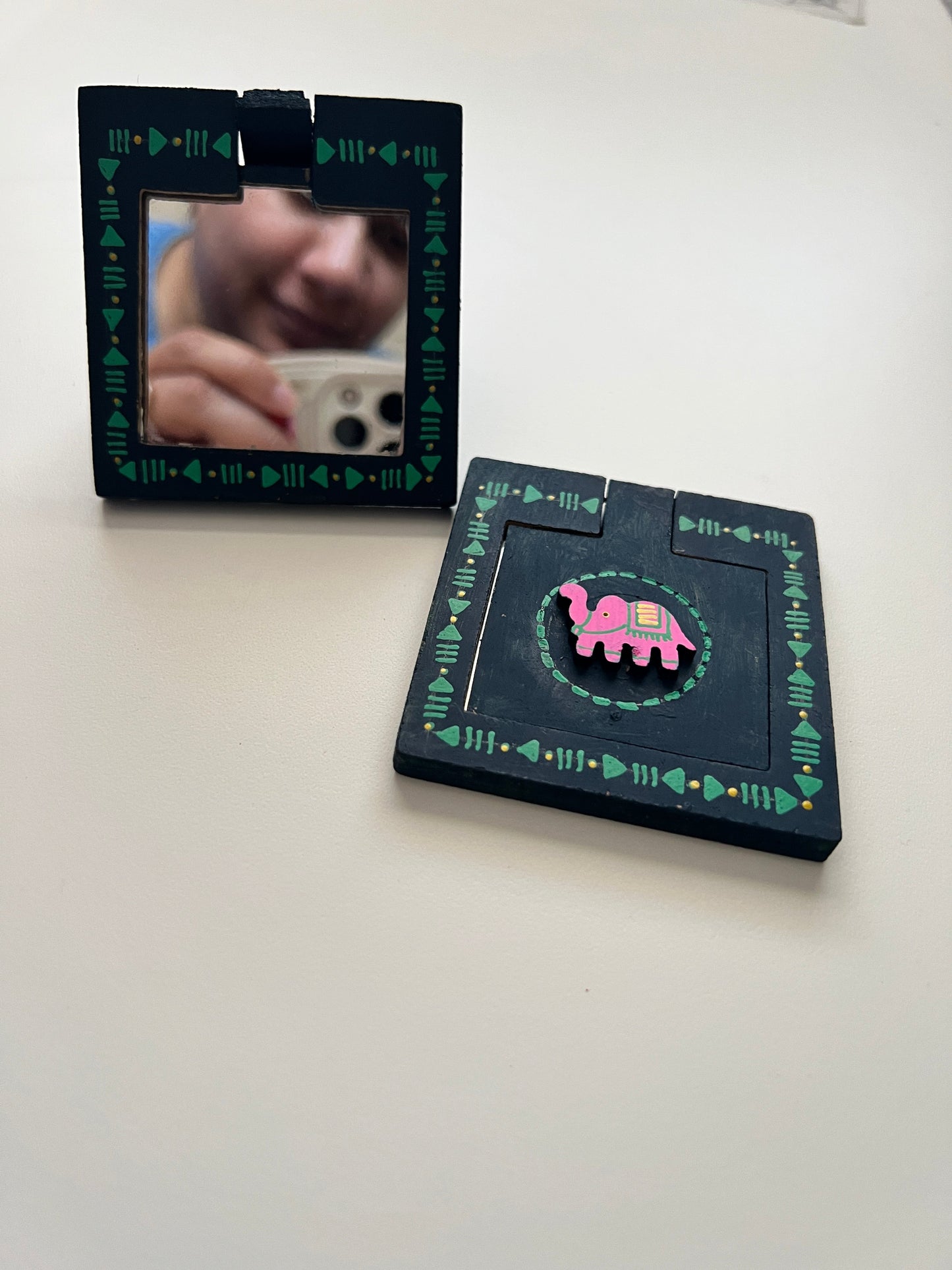 Pocket mirror